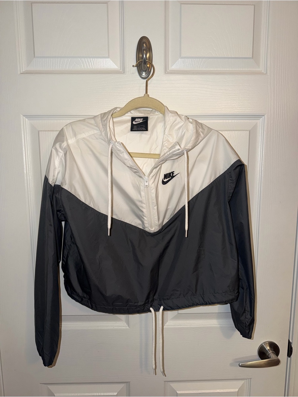 Nike Women's White and Charcoal Colorblock Half-Zip Windbreaker